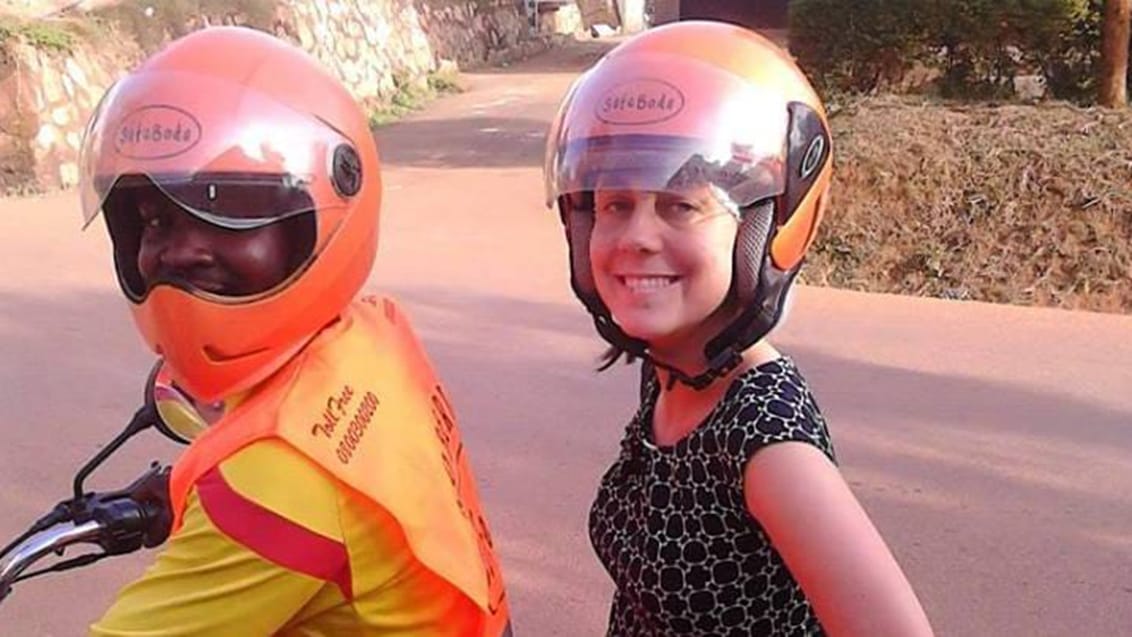 Oplev Kampala fra Bagsædet af en Motorcykel