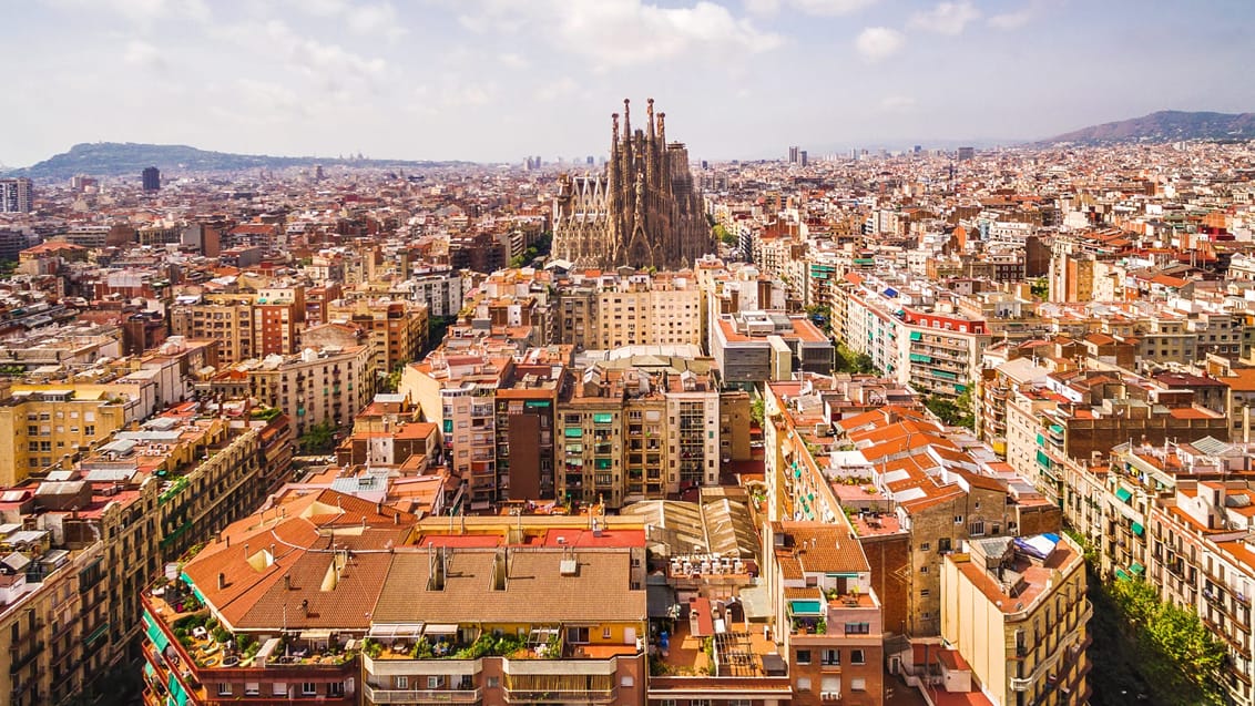 Udsigt over La Sagrada de Familia og Barcelona i Spanien