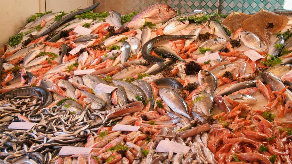 Besøg det livlige fiskemarked i Catania mellem Siracusa og Taormina