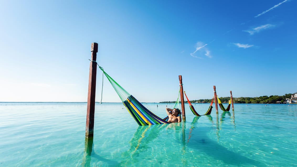 Afslapning i hængekøje i Bacalar, Mexico