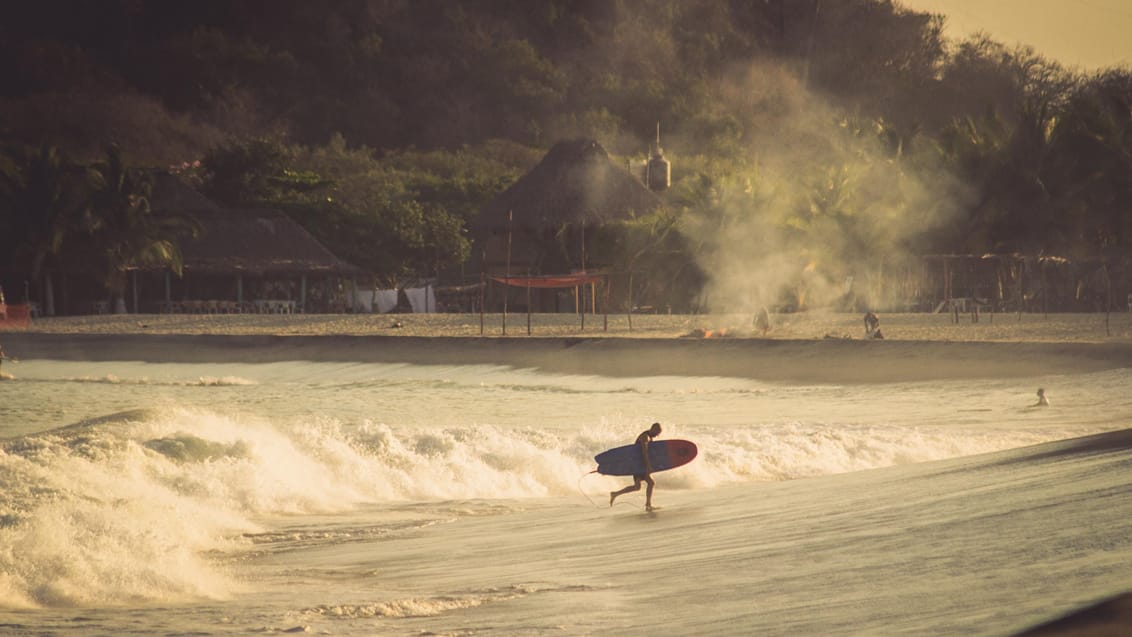 Surfer i Puerto Escondido, Mexico